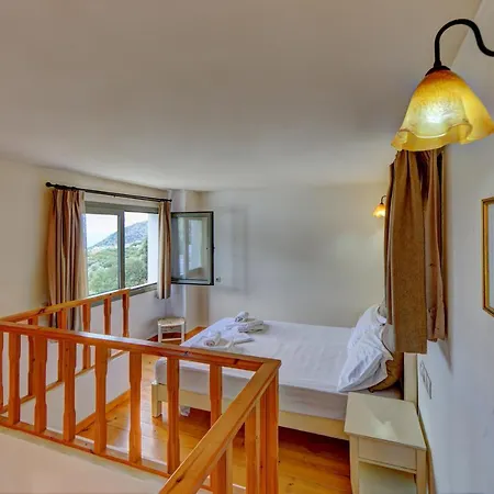 Mourtzanakis - Traditional Eco In Lodge Akhládha